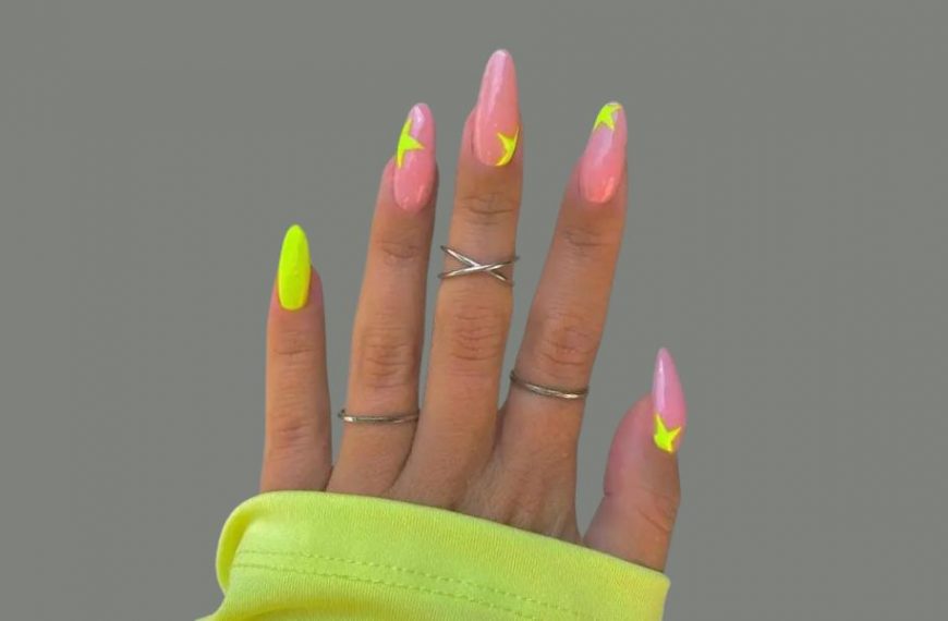 30 Bright and Beautiful Beach Nails…
