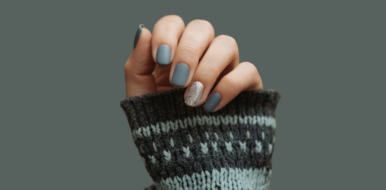 30 Beautiful and Simple Short Winter Nail…